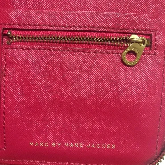 Marc Jacobs Oversized Zip Around Wallet - Picture 5 of 10